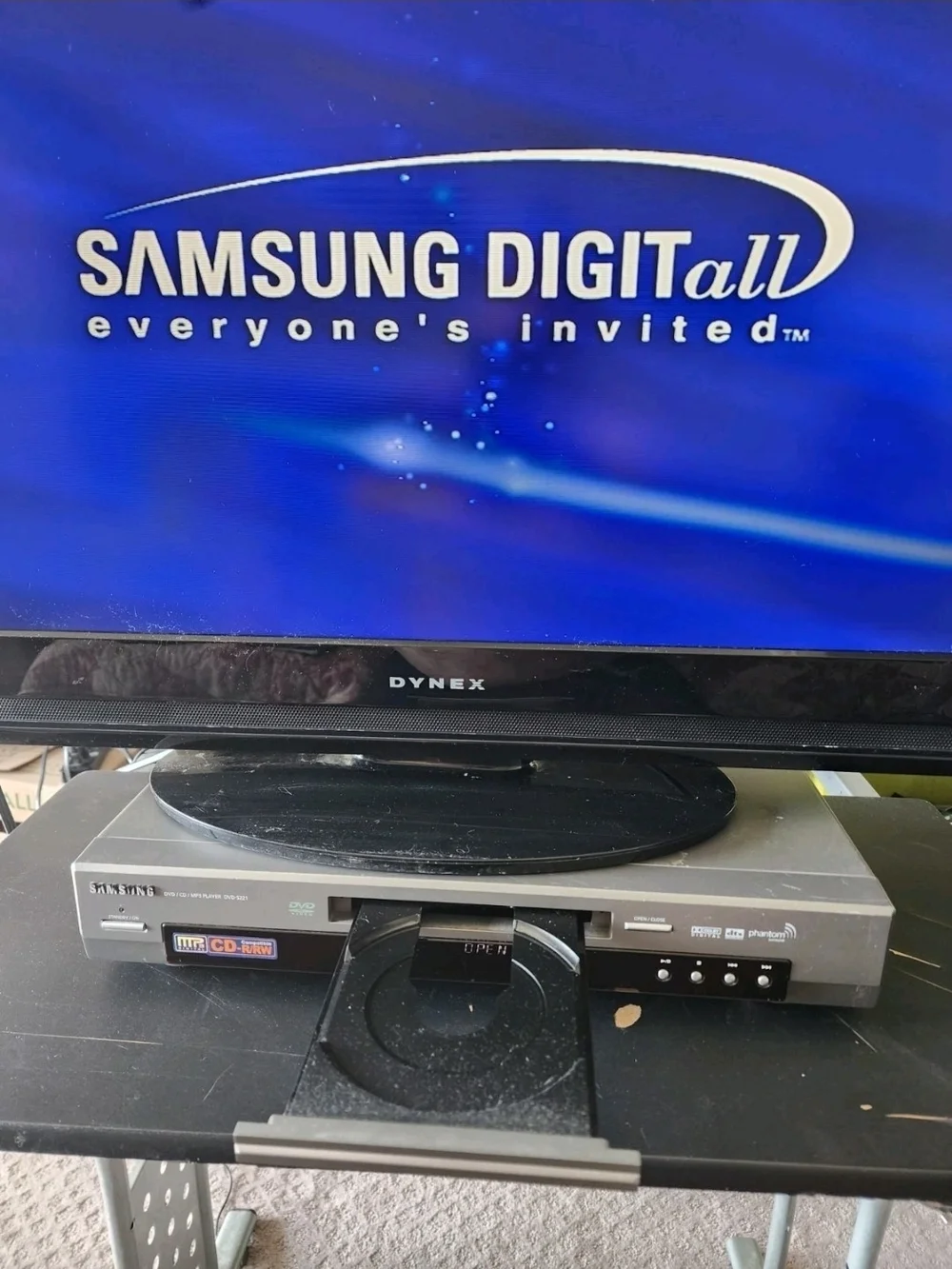 Samsung DVD-S221 DVD/CD/MP3 Player W/ Dolby Digital Sound no remote Tested Works